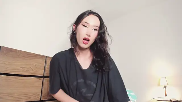 Snapshot of asian_kiya chatting on December 3, 3:26 am asian kiya online show from December 3, 3:26 am