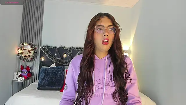 sara saenz99 online show from November 15, 7:12 pm