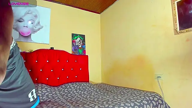 blackWhite hot online show from March 4, 11:08 am