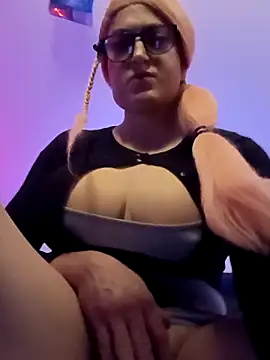 Snapshot of sissytrapdolly24 chatting on October 19, 5:49 pm sissytrapdolly24 online show from October 19, 5:49 pm