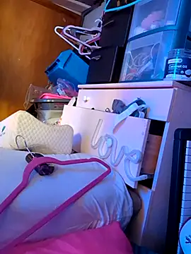 gurlnips online show from October 19, 7:39 pm