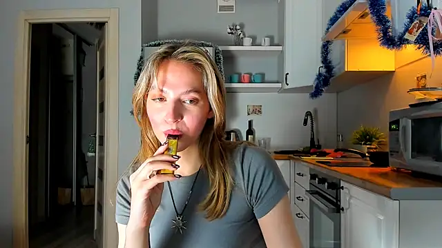 Niky  Jess online show from December 23, 6:37 pm