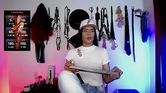 akinoro  online show from November 16, 8:30 pm