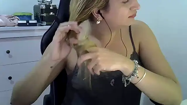 luizacandy online show from September 24, 1:11 am