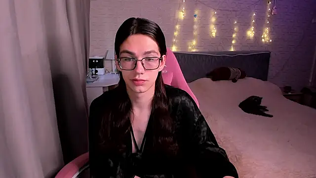 Alfreda Mills online show from September 10, 10:14 am