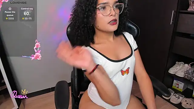 MeganDaviees online show from January 13, 2:41 am