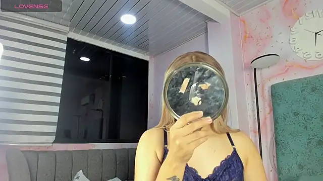 JESSI NAOMI online show from December 20, 11:21 pm