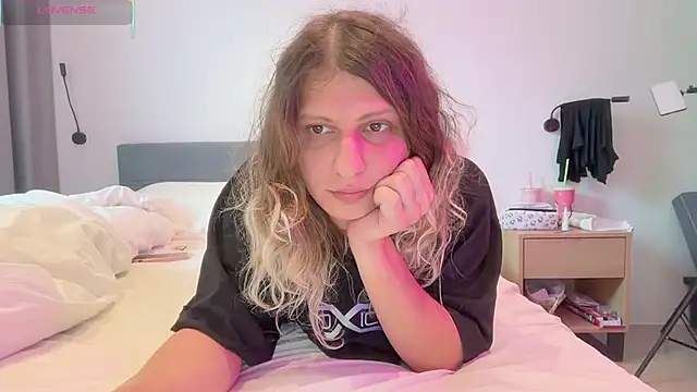 Alice Pinkhead online show from November 17, 6:46 am