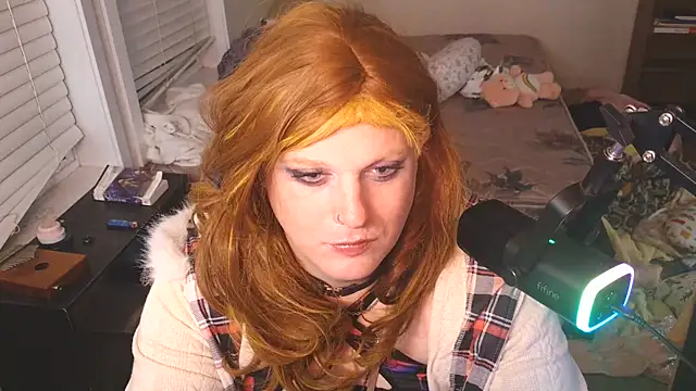 EmberLee online show from October 4, 7:09 am