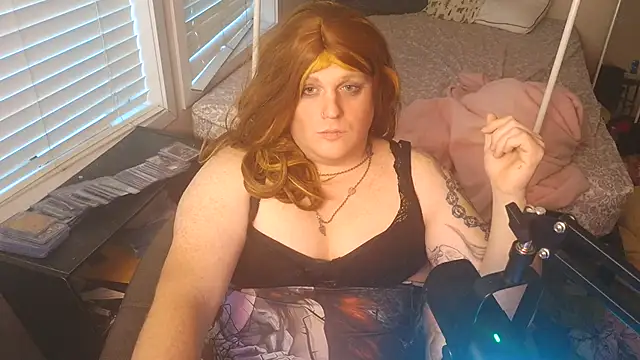 EmberLee online show from December 5, 12:55 pm