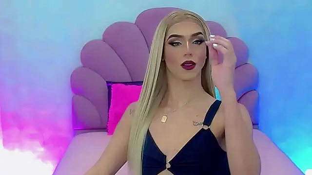 Snapshot of briana_sex32 chatting on January 7, 2:22 am briana sex32 online show from January 7, 2:22 am