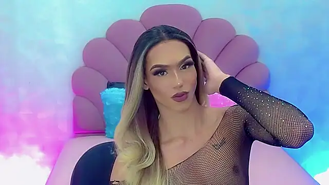 Snapshot of briana_sex32 chatting on January 22, 10:50 am briana sex32 online show from January 22, 10:50 am