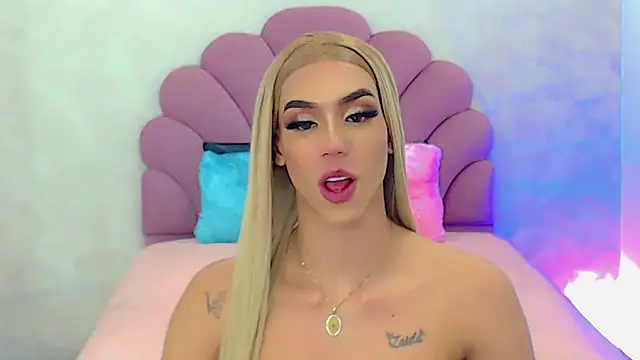 Snapshot of briana_sex32 chatting on February 9, 11:47 am briana sex32 online show from February 9, 11:47 am