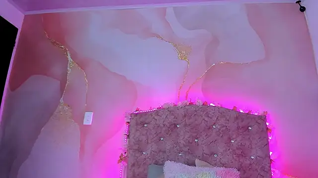 Daisy  rose online show from February 13, 11:06 am