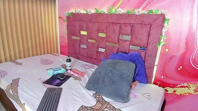 Daisy  rose online show from February 17, 3:14 am