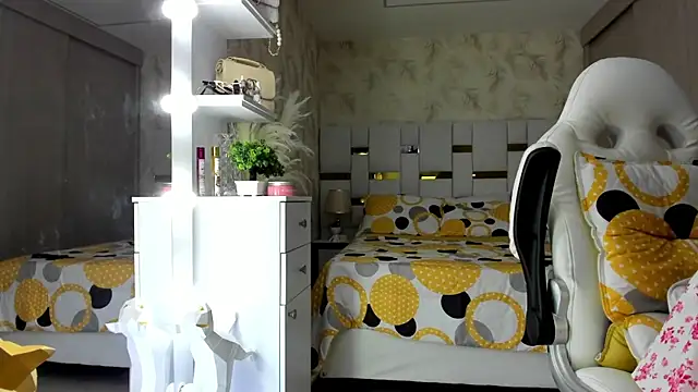 cherryfox88 online show from September 16, 12:59 am