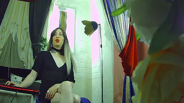 Mary Loon online show from September 20, 6:57 pm