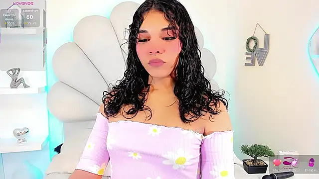 Snapshot of ValentinaMarinn chatting on October 16, 8:52 pm ValentinaMarinn online show from October 16, 8:52 pm