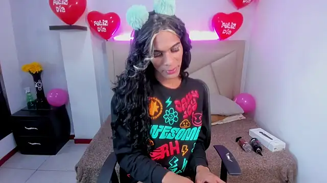 Strella ferrera online show from February 15, 2:00 pm