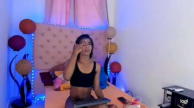 Snapshot of alejandrasxx chatting on December 14, 1:27 pm alejandrasxx online show from December 14, 1:27 pm