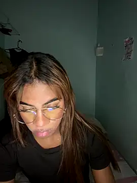 Snapshot of alejandrasxx chatting on September 19, 3:56 am alejandrasxx online show from September 19, 3:56 am