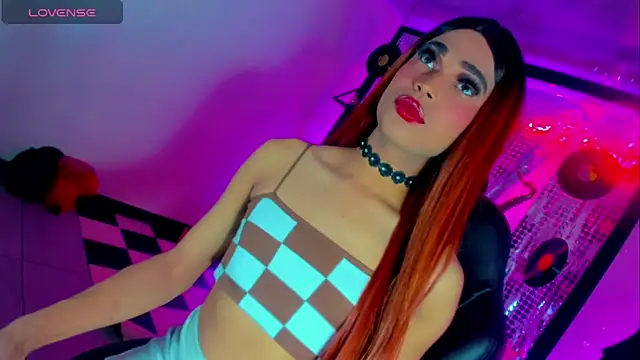 Snapshot of Hellen_moons__ chatting on January 25, 12:38 am Hellen moons online show from January 25, 12:38 am