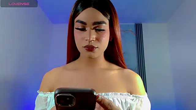 Snapshot of Hellen_moons__ chatting on March 18, 7:22 pm Hellen moons online show from March 18, 7:22 pm