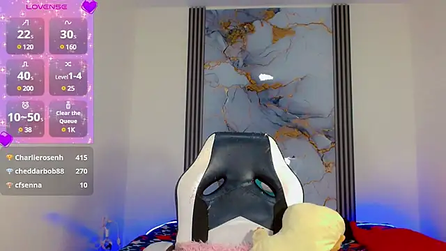 Snapshot of Hellen_moons__ chatting on March 21, 7:24 pm Hellen moons online show from March 21, 7:24 pm