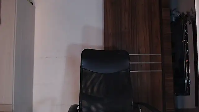 mistressbigcock777 online show from February 12, 7:36 am