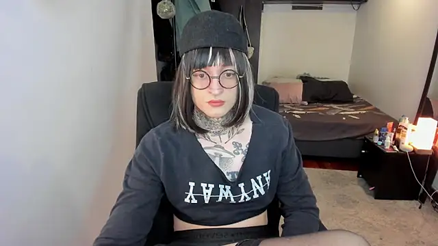 ShiiraVelkor online show from December 23, 10:52 am