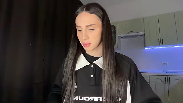 Kim Oberlin  online show from February 21, 4:10 pm