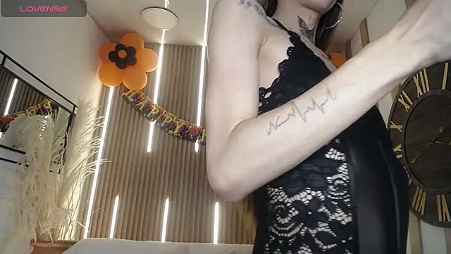 Snapshot of Aniie_Doll chatting on October 15, 8:42 pm Aniie Doll online show from October 15, 8:42 pm