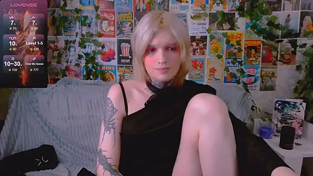 Snapshot of Simona_Rain chatting on October 18, 4:27 am Simona Rain online show from October 18, 4:27 am