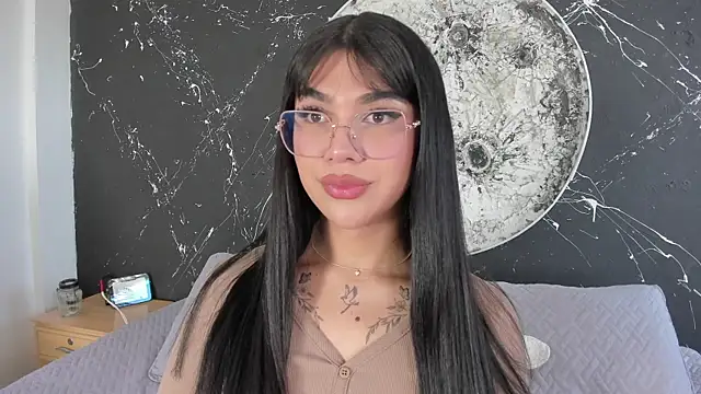 RoseCassie online show from November 18, 2:50 pm