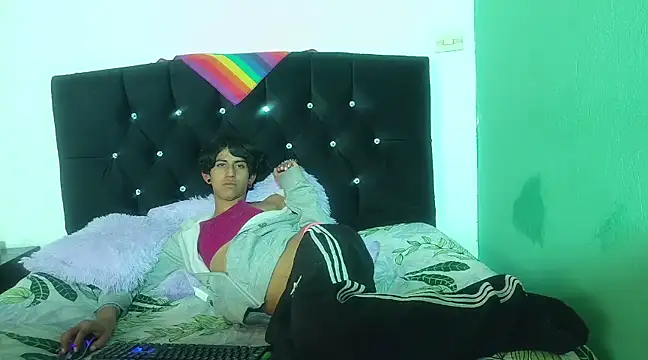 boysLittle online show from March 16, 1:25 pm