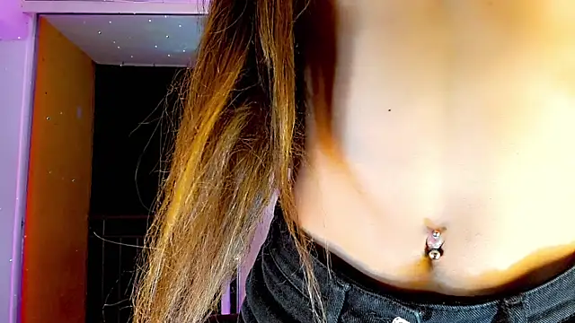 Snapshot of lucyangel_11 chatting on February 15, 8:11 am lucyangel 11 online show from February 15, 8:11 am