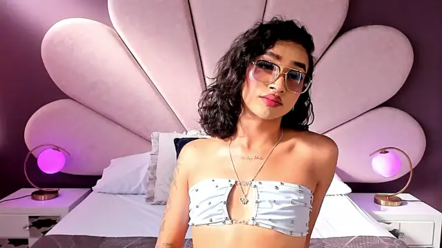 AliDiaz  online show from November 7, 8:31 pm