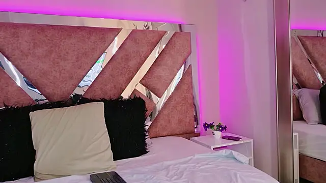 AliDiaz  online show from April 9, 7:20 pm