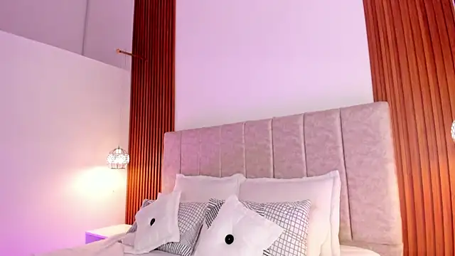 khloe-sweet online show from September 12, 2:35 pm