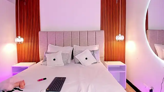 khloe-sweet online show from September 19, 2:56 pm