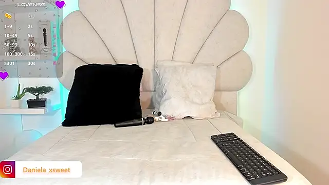 Danielaangelina online show from September 10, 6:23 am