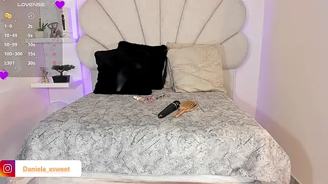 Danielaangelina online show from September 23, 6:19 am