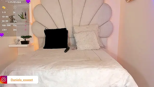 Danielaangelina online show from October 10, 6:47 am