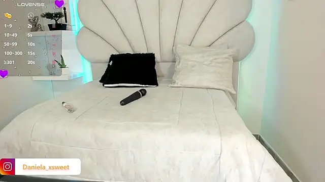 Danielaangelina online show from October 17, 7:45 am