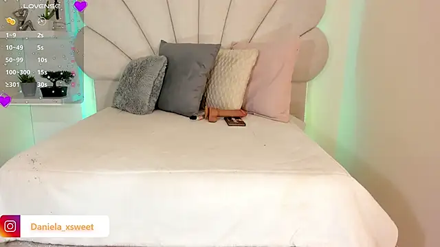 Danielaangelina online show from February 20, 6:19 am