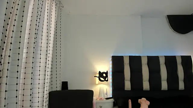 loverisu-coral online show from November 10, 8:10 pm