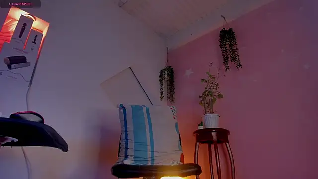Snapshot of Chloe_cooperr chatting on October 11, 1:30 am Chloe cooperr online show from October 11, 1:30 am