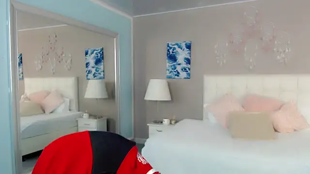 maddissonivanova online show from March 30, 7:15 pm