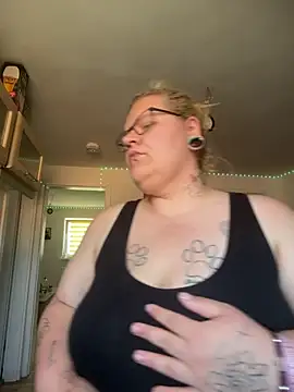 mrandmrsdarkside online show from April 15, 11:37 am