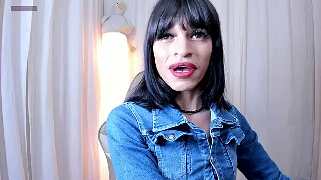 Alanakimura  online show from December 3, 8:24 pm